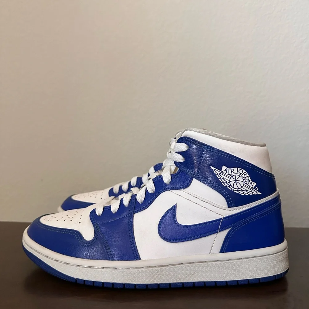 Nike Air Jordan 1‎ Mid BQ6472-104 2021 Women’s Size 7.5 Blue and White High-Tops